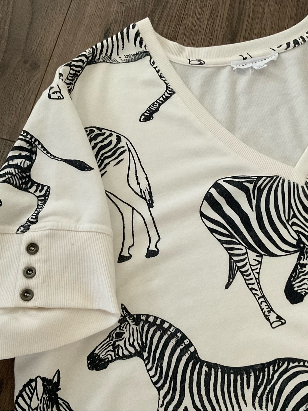 ZEBRA’S….cute short sleeve top, longer length, sz 2X